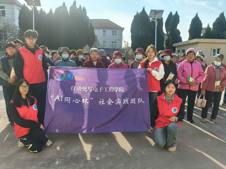 AI劳动｜学院“AI知识进课堂”实践队送AI导航进社区照片1